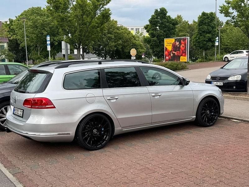 Silber Gebraucht 2012 VW Passat Kombi | 9.900 € (Fairer Preis) - Bild 1/4