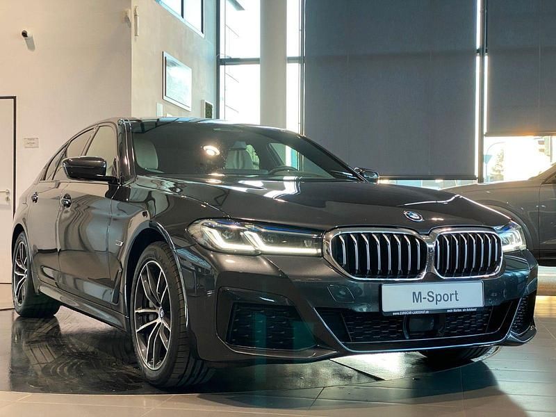 Gebraucht BMW 545e M Sport 394 PS (289 kW) 2022 Grau Limousine
