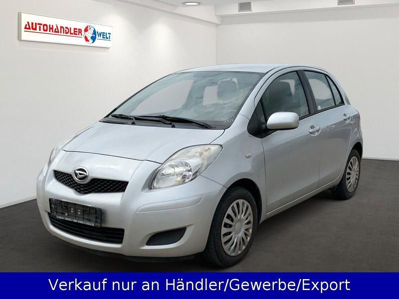 Silber Gebraucht 2012 Toyota Yaris Kleinwagen | 1.999 € (Guter Preis) - Bild 1/3