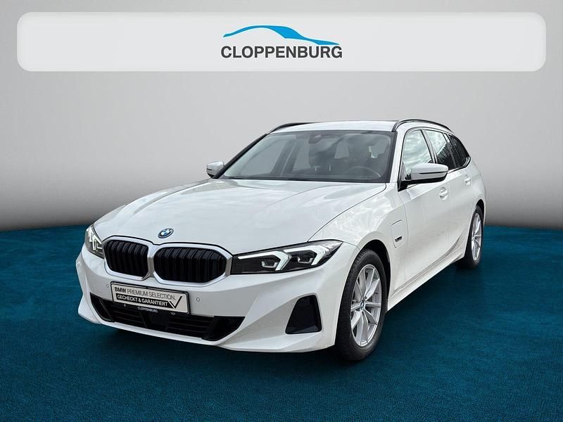 Weiß Gebraucht 2022 BMW 330e Shadowline Kombi | 32.900 € (Guter Preis) - Bild 1/4