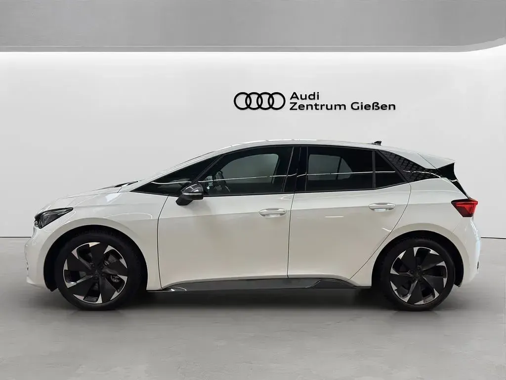 Używany Cupra Born e-Boost 169 kW (231 KM) 2025 Biały Hatchback