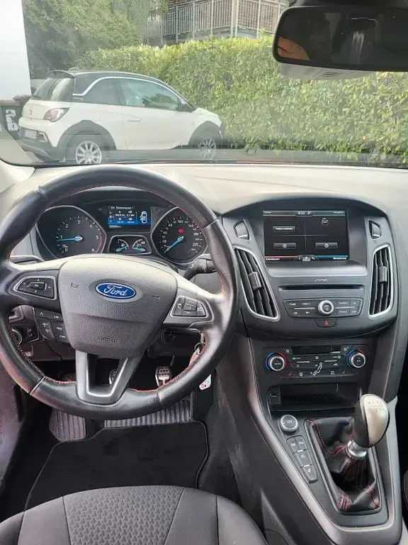 Gebraucht Ford Focus Sport 150 PS (110 kW) 2015 Rot Limousine