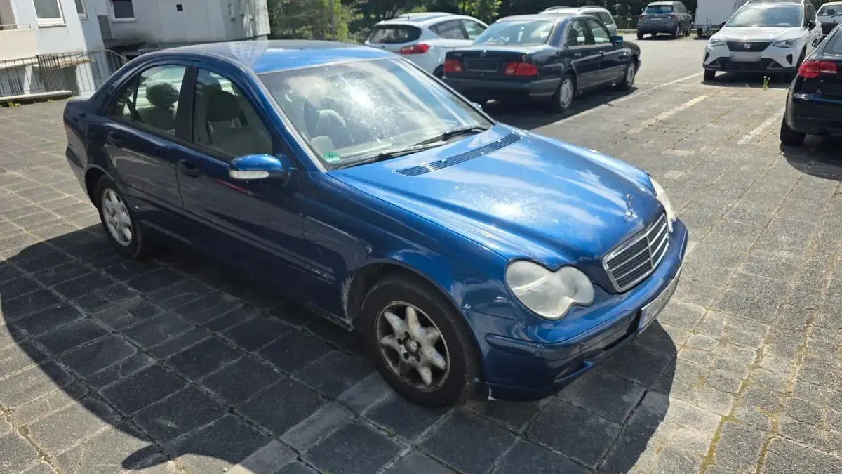 Gebraucht Mercedes C180 143 PS (105 kW) 2003 Blau Limousine