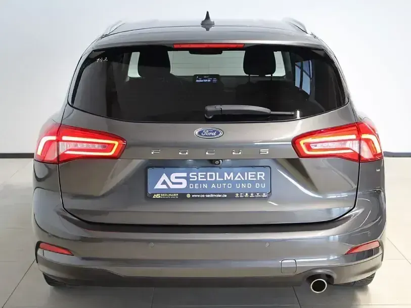 Gebraucht Ford Focus Titanium 120 PS (88 kW) 2019 Grau Limousine