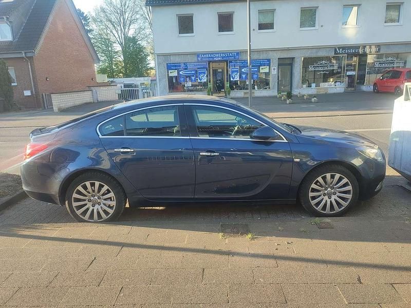 Blau Gebraucht 2012 Opel Insignia Edition Limousine | 8.600 € (Fairer Preis) - Bild 1/4