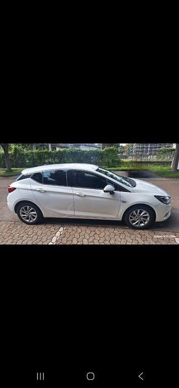 Weiß Gebraucht 2020 Opel Astra Limousine | 16.290 € (Etwas zu teuer) - Bild 1/4