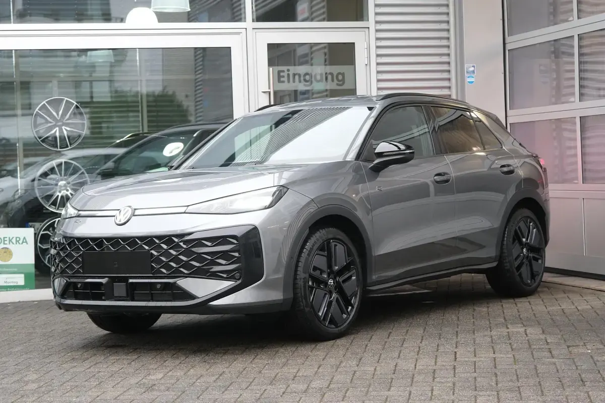 Neu VW T-Roc R-line 150 PS (110 kW) 2026 Wolf grey metallic SUV