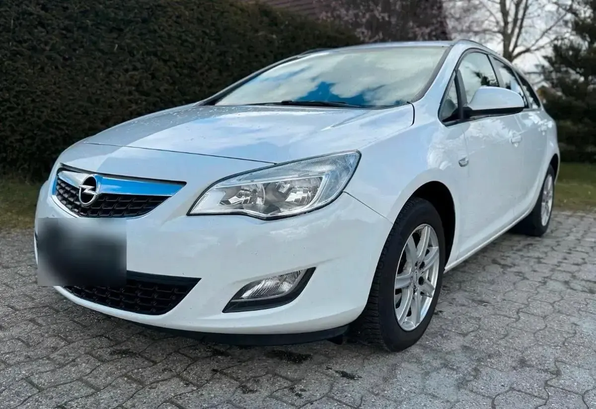Gebraucht Opel Astra 125 PS (91 kW) 2011 Weiß Kombi
