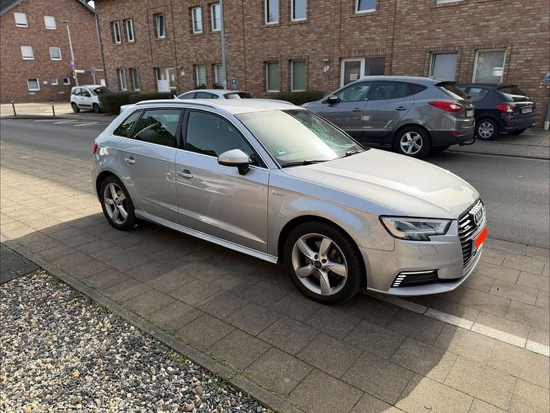 Gebraucht Audi e-tron Sport 204 PS (150 kW) 2019 Silber SUV