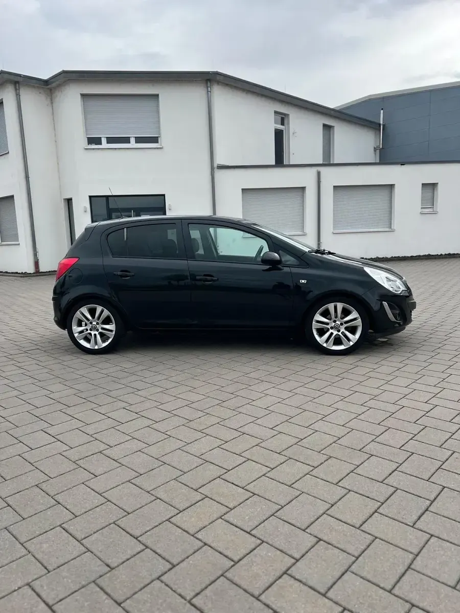 Gebraucht Opel Corsa Edition 101 PS (74 kW) 2013 Schwarz Kleinwagen