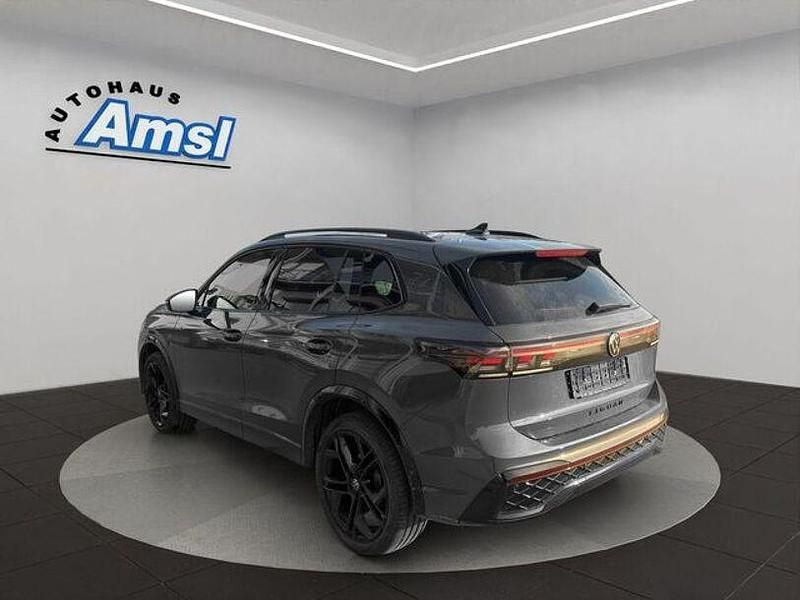 Gebraucht VW Tiguan R-line 204 PS (150 kW) 2025 Delfingrau metallic SUV