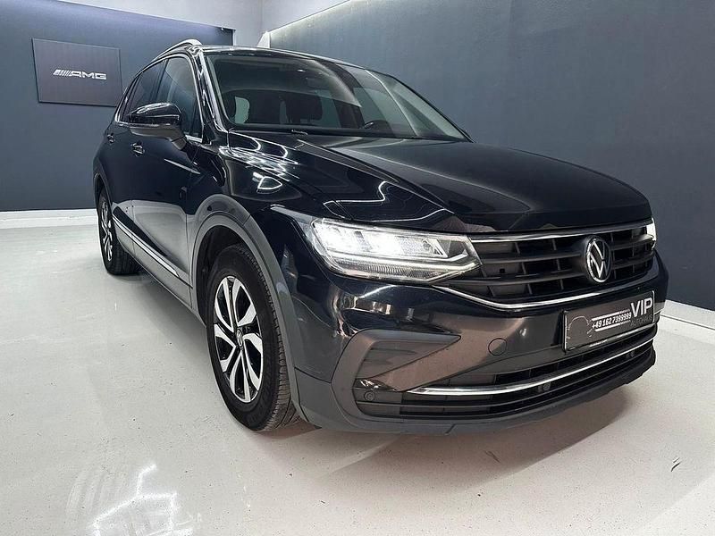 Gebraucht VW Tiguan Active 150 PS (110 kW) 2022 Schwarz SUV