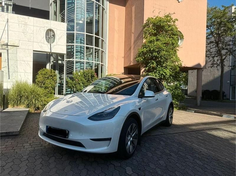 Weiß Gebraucht 2021 Tesla Model Y Long Range SUV | 32.500 € (Fairer Preis) - Bild 1/4