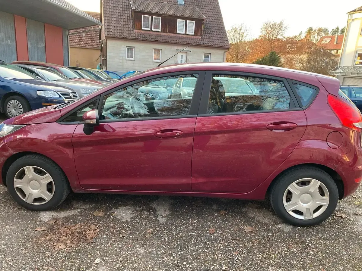 Gebraucht Ford Fiesta 96 PS (70 kW) 2009 Rot Limousine