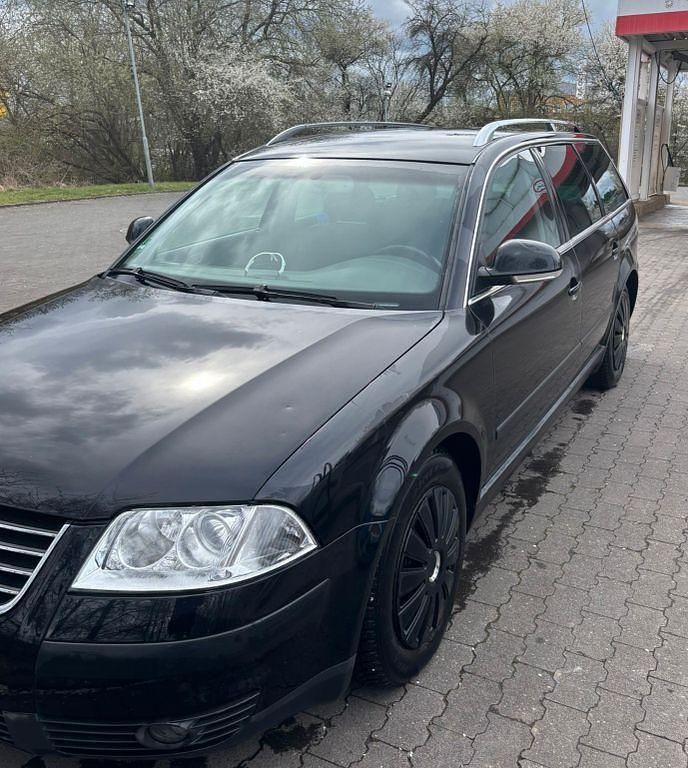 Gebraucht VW Passat Basis 136 PS (100 kW) 2004 Schwarz Kombi