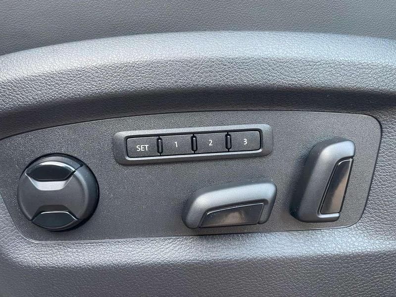 Gebraucht VW Multivan Highline 204 PS (150 kW) 2024 Black magic (schwarz) Van