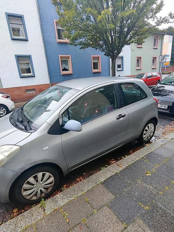 Gebraucht Toyota Yaris 69 PS (50 kW) 2006 Silber Kleinwagen