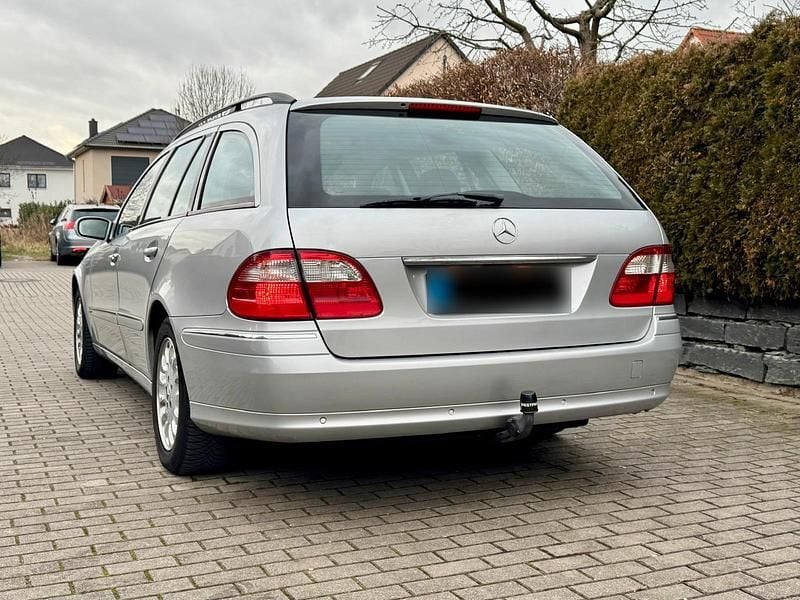 Gebraucht Mercedes E320 204 PS (150 kW) 2003 Grau Kombi