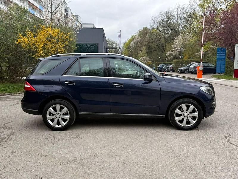 Gebraucht Mercedes ML350 258 PS (189 kW) 2013 Blau SUV