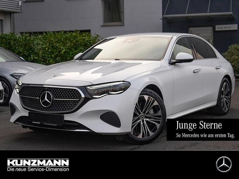 Manufaktur opalithweiß bright Gebraucht 2024 Mercedes E300 Avantgarde Limousine | 48.830 € (Fairer Preis) - Bild 1/4