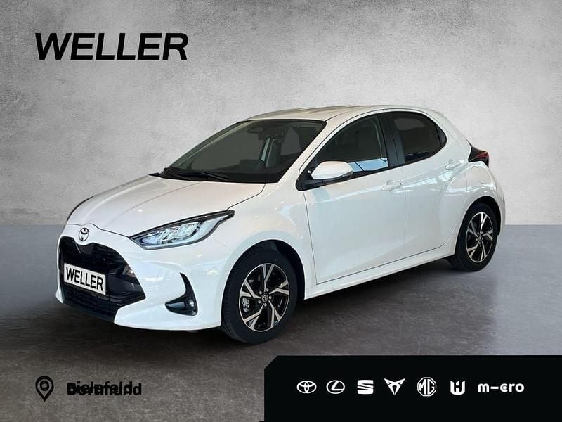 Weiß Neu 2025 Toyota Yaris Hybrid Limousine | 22.990 € (Superpreis) - Bild 1/3