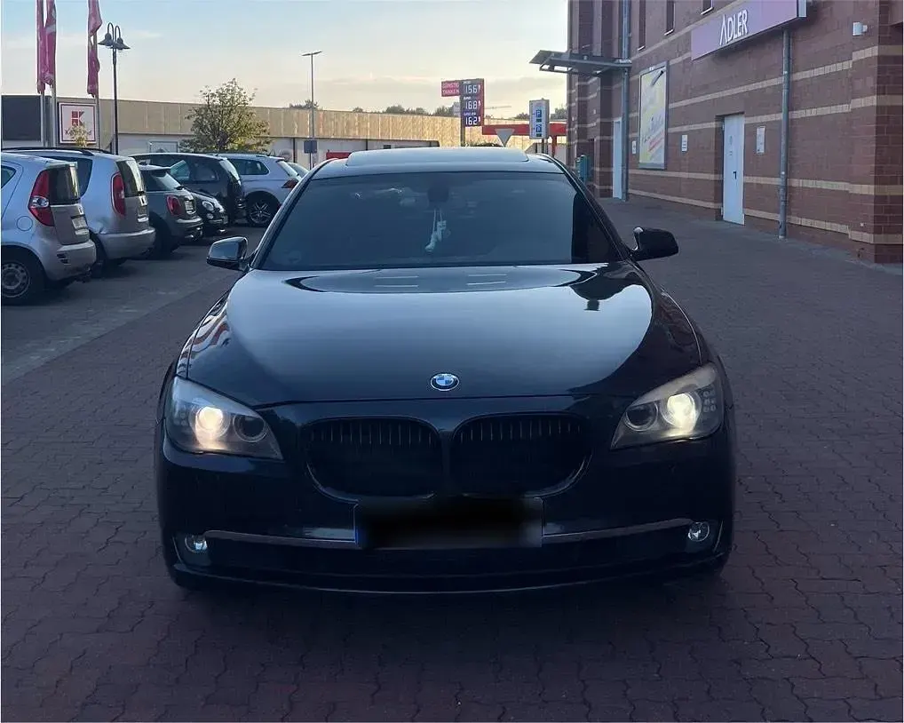Gebraucht BMW 730 215 PS (158 kW) 2010 Schwarz Limousine
