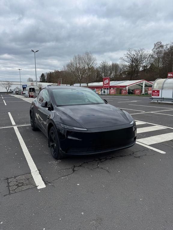 Neu Tesla Model Y 188 kW (256 PS) 2026 Schwarz SUV