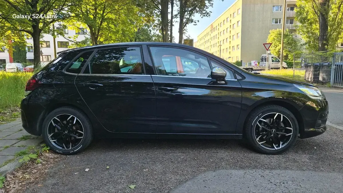 Gebraucht Citroën C4 131 PS (96 kW) 2015 Schwarz Kleinwagen