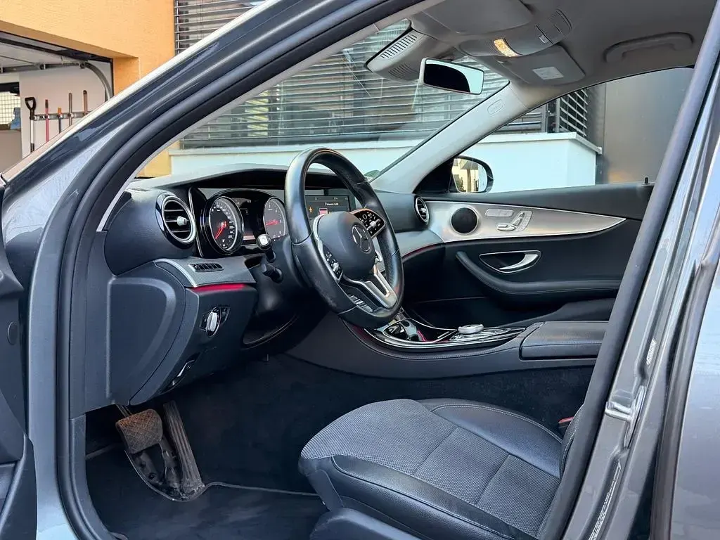 Gebraucht Mercedes E220 194 PS (142 kW) 2019 Grau Limousine