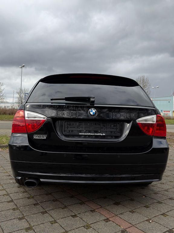 Gebraucht BMW 318 143 PS (105 kW) 2008 Schwarz Kombi
