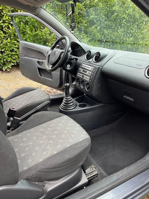 Gebraucht Ford Fiesta 60 PS (44 kW) 2005 Grau Kleinwagen