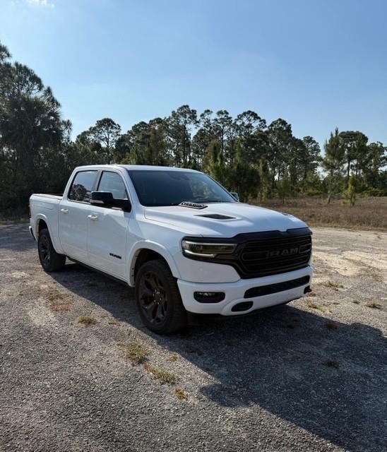 Weiß Gebraucht 2021 Dodge Ram Limited Abholung | 63.999 € (Fairer Preis) - Bild 1/4