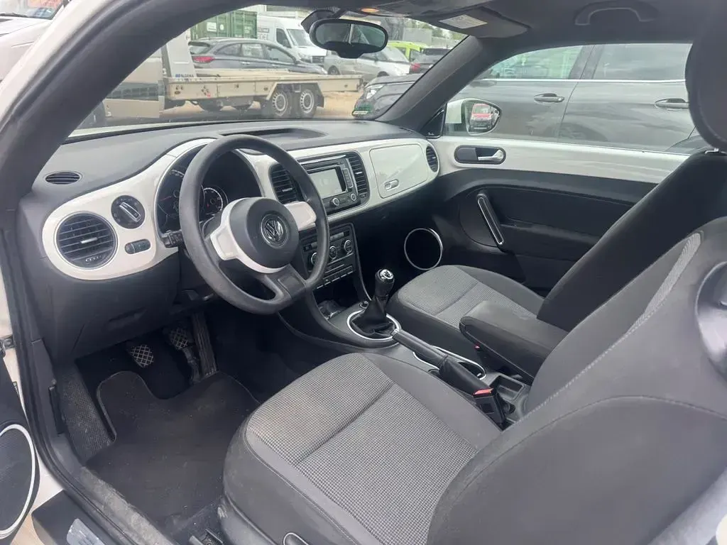 Gebraucht VW Beetle Design 105 PS (77 kW) 2013 Weiß Kleinwagen