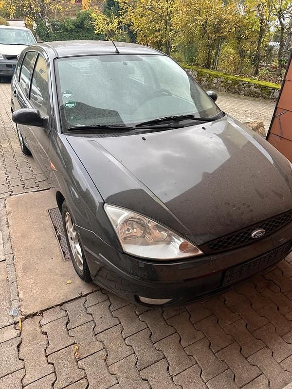 Schwarz Gebraucht 2006 Ford Focus Kleinwagen | 400 € (Superpreis) - Bild 1/4