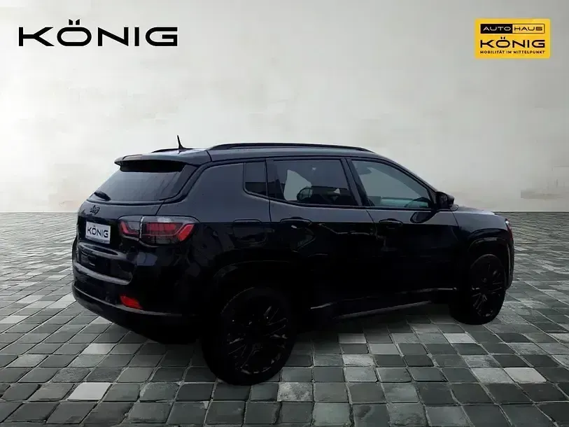 Usado Jeep Compass Altitude 131 HP (96 kW) 2023 Preto SUV