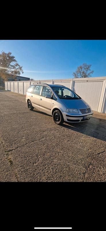 Second-hand VW Sharan 116 CP (85 kW) 2002 Gri Monovolum