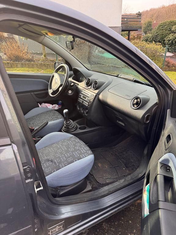 Gebraucht Ford Fiesta 68 PS (50 kW) 2005 Grau Kleinwagen