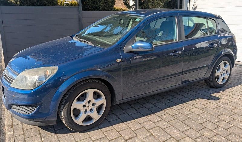 Gebraucht Opel Astra Edition 125 PS (91 kW) 2008 Blau Limousine