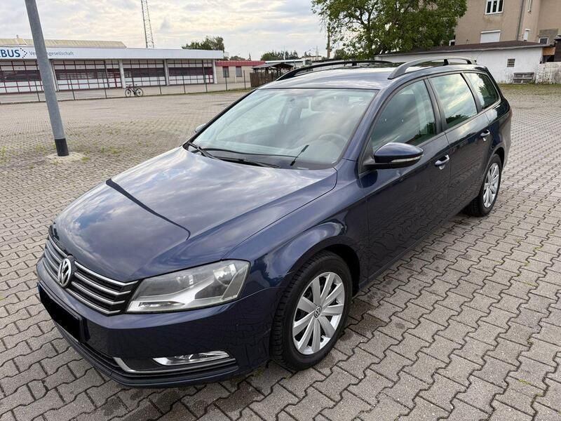 Blau Gebraucht 2012 VW Passat Trendline Kombi | 7.190 € (Fairer Preis) - Bild 1/4