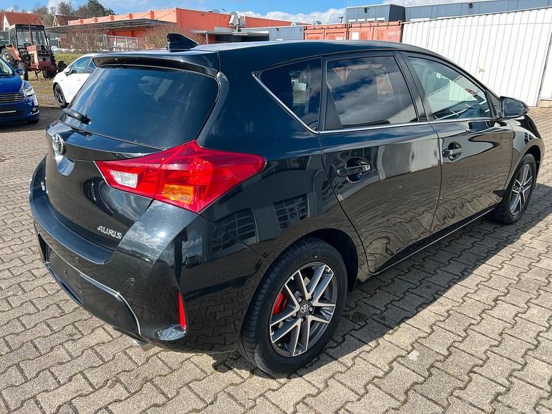 Gebraucht Toyota Auris 132 PS (97 kW) 2015 Schwarz Kleinwagen