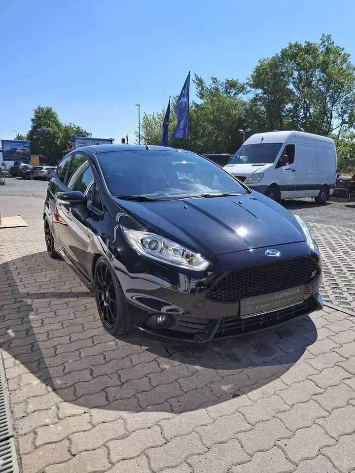Gebraucht Ford Fiesta ST 182 PS (133 kW) 2014 Pantherschwarz metallic Kleinwagen