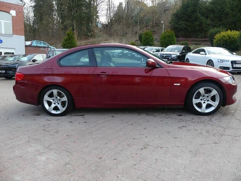 Gebraucht BMW 320 Sport Line 170 PS (125 kW) 2011 Rot Coupé