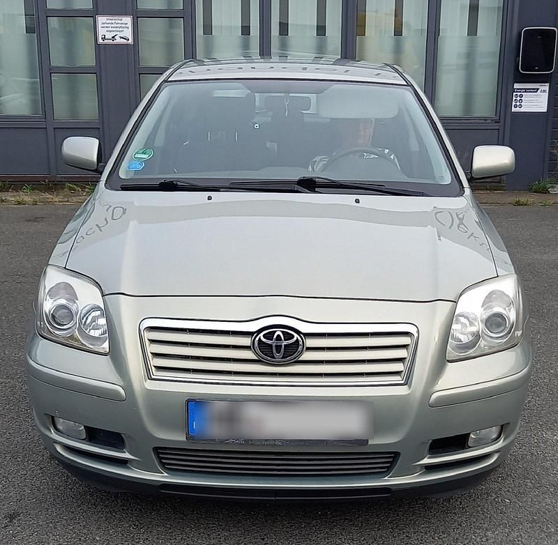 Gebraucht 2003 Toyota Avensis Limousine | 3.850 € (Etwas zu teuer) - Bild 1/4