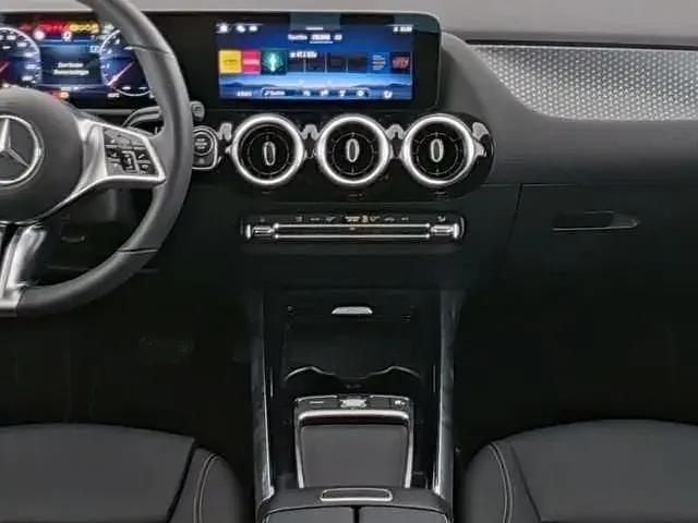 Gebraucht Mercedes GLA200 Advanced 163 PS (119 kW) 2024 Weiß SUV