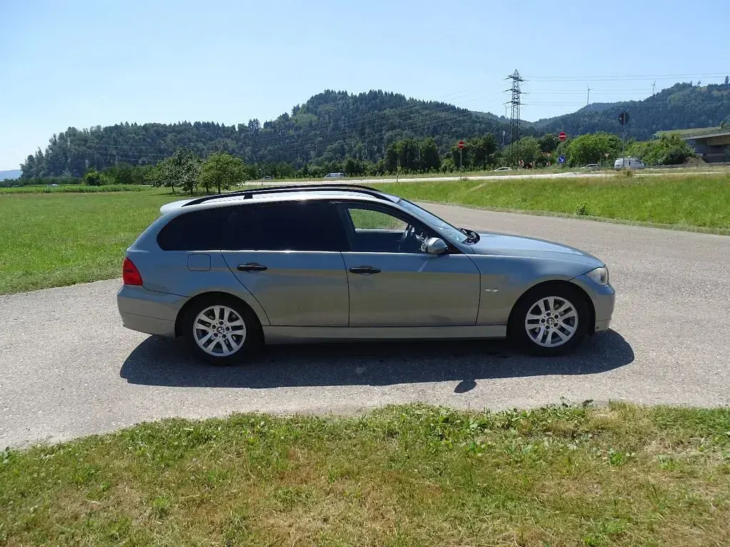 Gebraucht BMW 320 150 PS (110 kW) 2006 Blau Kombi