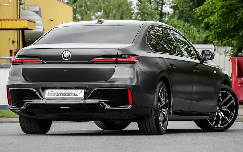 Gebraucht BMW 740 Executive 299 PS (219 kW) 2025 Grau Limousine
