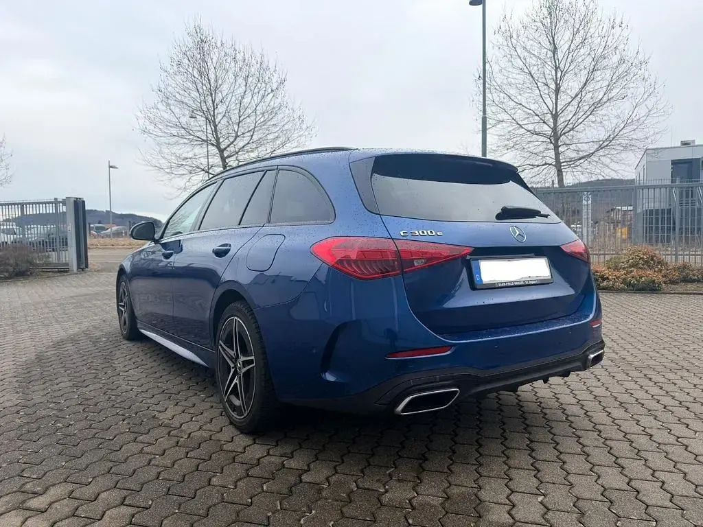 Gebraucht Mercedes C300e AMG line 313 PS (230 kW) 2022 Blau Kombi