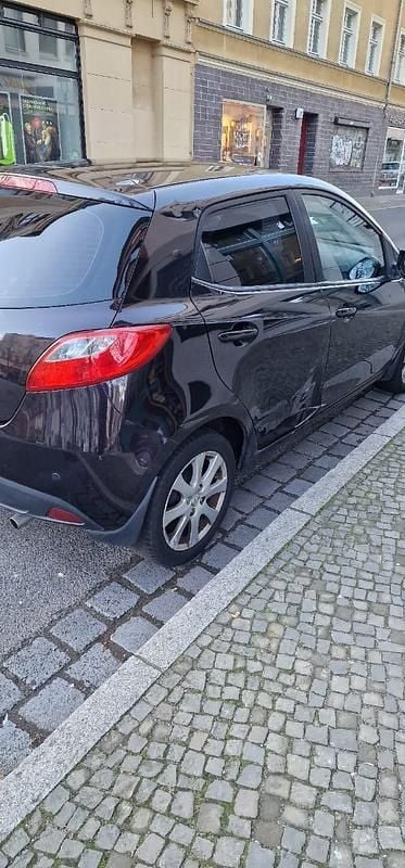 Schwarz Gebraucht 2012 Mazda 2 Kleinwagen | 3.990 € (Fairer Preis) - Bild 1/4