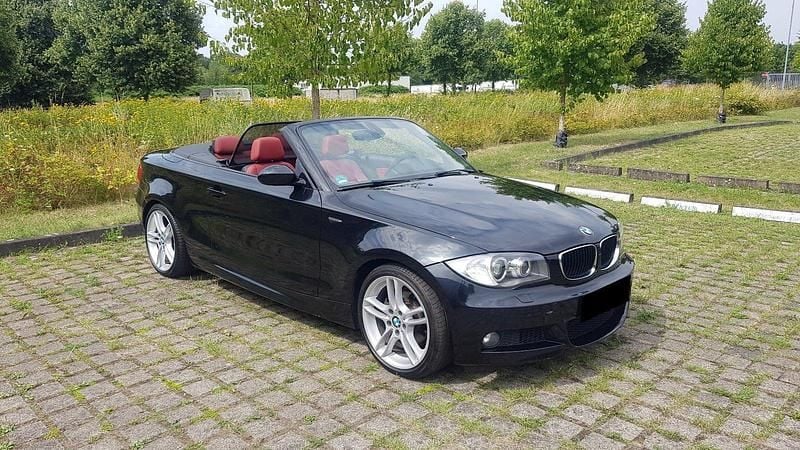 Schwarz Gebraucht 2010 BMW 120 Cabriolet M Sport Cabrio | 8.900 € (Fairer Preis) - Bild 1/4