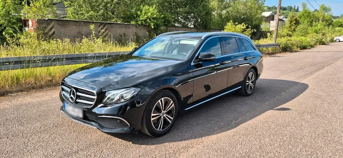 Gebraucht Mercedes E220 Avantgarde 194 PS (142 kW) 2019 Schwarz Kombi